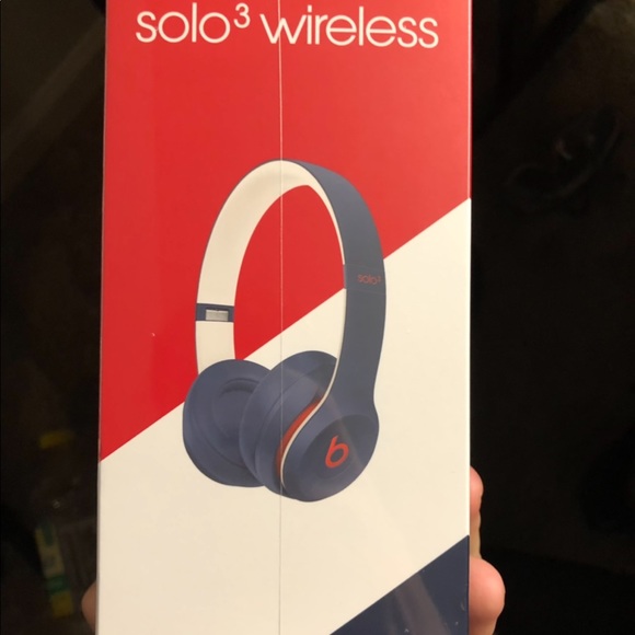 Beats Solo3 Wireless on the ear headphones - Picture 3 of 3